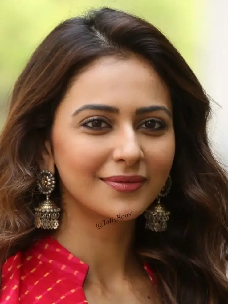 INDIAN ACTRESS RAKUL PREET SINGH LONG HAIR FACE CLOSEUP 3